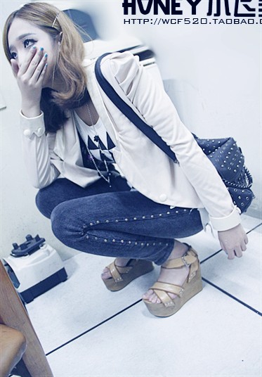 繁华落尽只剩忧伤_时尚潮流女生QQ空间素材