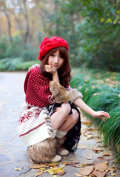 繁华落尽只剩忧伤_时尚潮流女生QQ空间素材