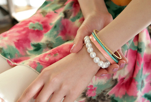 唯美女生手部特写QQ空间图片