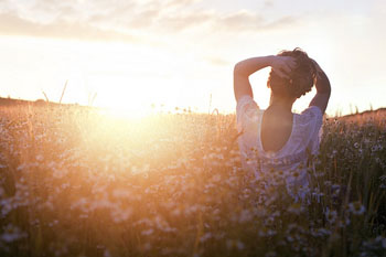 深夜里我寂寞的蜷缩着身体_好看意境的非主流QQ空间素材
