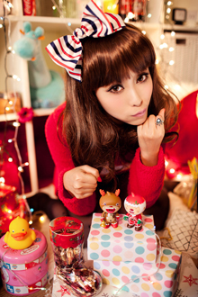 是不是过分将你冷落才让爱变脆弱_漂亮的非主流女生QQ空间图片素材