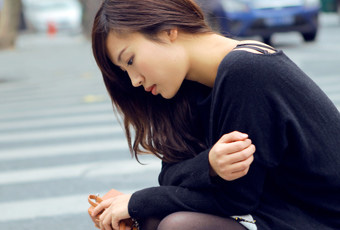 装的那么强悍的我其实不堪一击_清新自然的非主流男女QQ空间图片