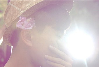 装的那么强悍的我其实不堪一击_清新自然的非主流男女QQ空间图片