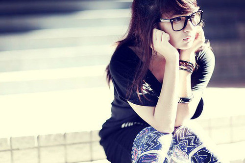 冠冕堂皇的离开何必找理由_青春阳光的意境女生QQ空间图片