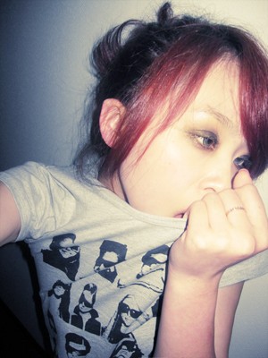 伤过之后才知道没有珍惜_颓废个性的非主流纯情女生QQ空间图片素材