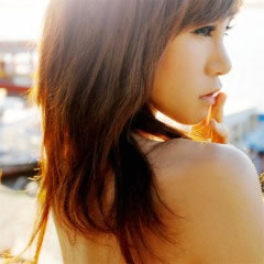 寂寞其实是一种财富_非主流性感女生QQ空间图片素材