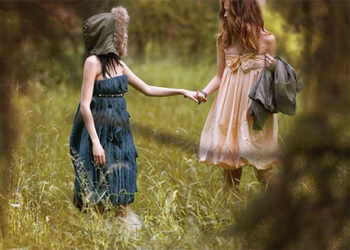 有你的陪伴一定不会孤单_青春定格的姐妹花非主流QQ空间图片素材