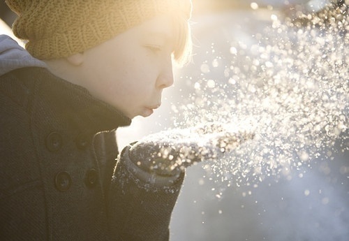摇曳在午夜里的霓虹_唯美小窝雪景QQ空间图片素材