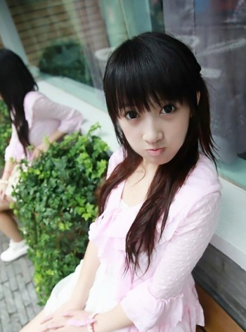 我把自己放在最卑微的角落_可爱双胞胎姐妹花QQ空间图片素材