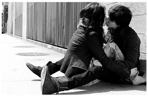 我要的仅仅只是一个肩膀_浪漫唯美的非主流欧美热恋情侣QQ空间图片素材