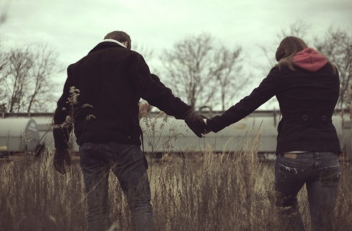 我要的仅仅只是一个肩膀_浪漫唯美的非主流欧美热恋情侣QQ空间图片素材