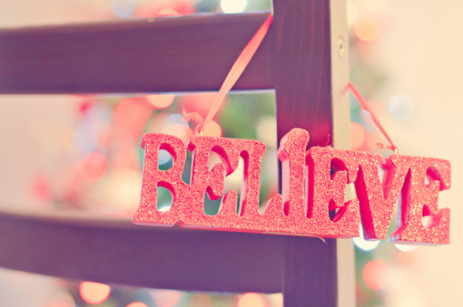 冷漠只是我伪装的道具_彩色QQ空间唯美意境图片素材