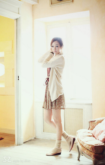 用情越深的人为何心越冷_甜美温柔的成熟女生QQ空间图片素材