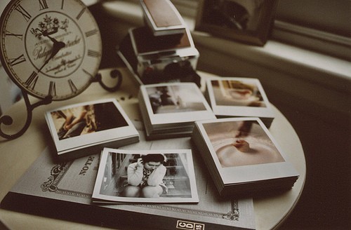 乌黑的角落里是谁在偷偷抽泣_优雅恬静的非主流意境QQ空间签名图片