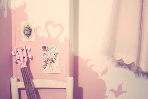 乌黑的角落里是谁在偷偷抽泣_优雅恬静的非主流意境QQ空间签名图片