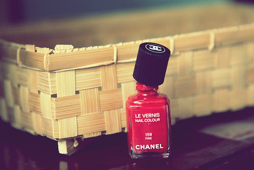 乌黑的角落里是谁在偷偷抽泣_优雅恬静的非主流意境QQ空间签名图片