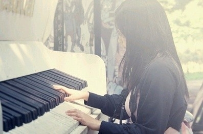 那些弥漫着青春气息的脚步_时尚唯美的非主流QQ空间图片素材