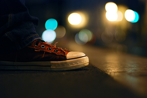 漂流在灯火阑珊的街_梦幻意境的非主流QQ空间装饰素材