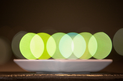 漂流在灯火阑珊的街_梦幻意境的非主流QQ空间装饰素材