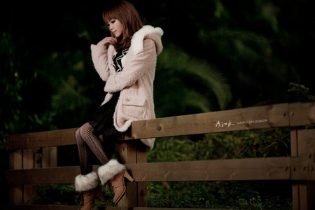 也许我会忘记你的侧脸_暗色调时尚女生非主流QQ空间装扮素材