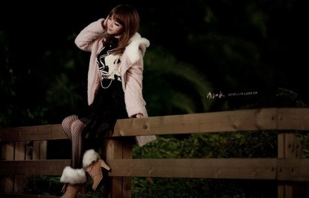 也许我会忘记你的侧脸_暗色调时尚女生非主流QQ空间装扮素材