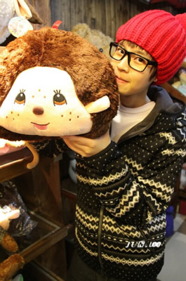 喜庆又时尚的男生图片2