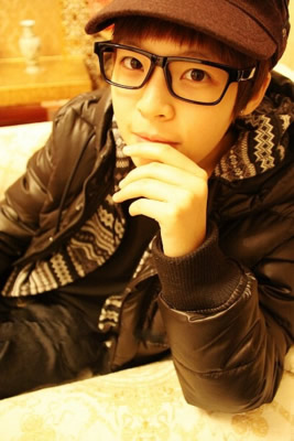 喜庆又时尚的男生图片6