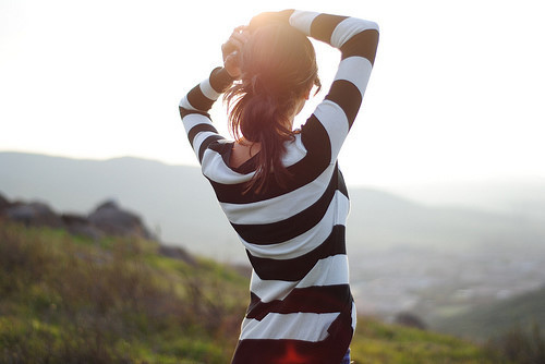 一个人独唱寂寞_潇洒个性的非主流意境QQ空间图片素材