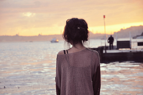 一个人独唱寂寞_潇洒个性的非主流意境QQ空间图片素材