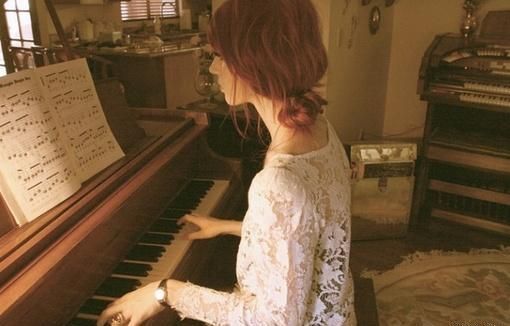 一个人独唱寂寞_潇洒个性的非主流意境QQ空间图片素材