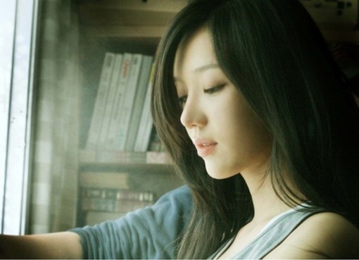 幸福要靠自己去珍惜_时尚美丽的非主流女生QQ空间图片