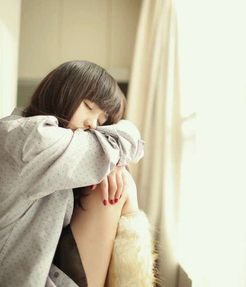 幸福要靠自己去珍惜_时尚美丽的非主流女生QQ空间图片