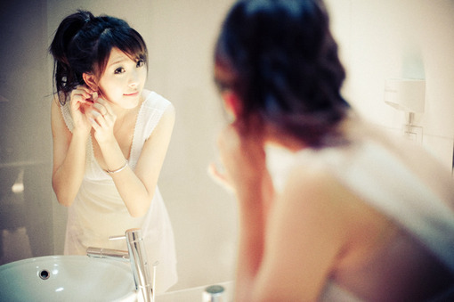 幸福要靠自己去珍惜_时尚美丽的非主流女生QQ空间图片