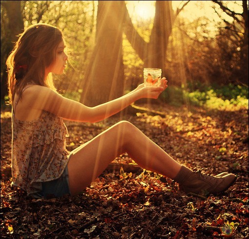 只是眼泪不再浮现_阳光意境的欧美风格女生QQ空间图片素材