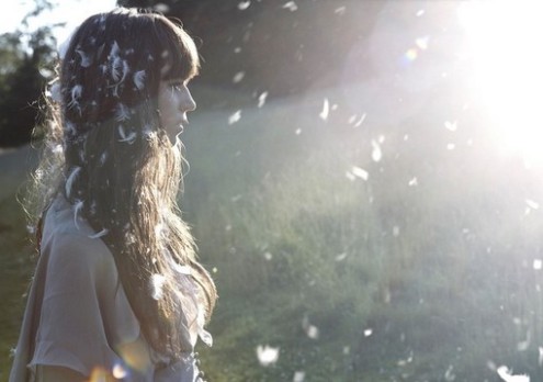 只是眼泪不再浮现_阳光意境的欧美风格女生QQ空间图片素材