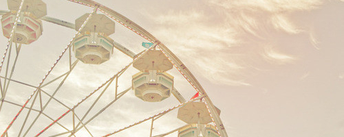 小心的收藏那段枯黄的记忆_独自徘徊的非主流意境QQ空间图片素材