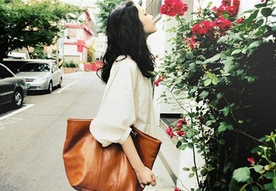 爱需要两颗心共同承担_寂寞憔悴的非主流意境QQ空间图片素材