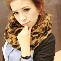 你会把身边的位置留给谁_性感可爱女生QQ头像