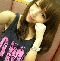 你会把身边的位置留给谁_性感可爱女生QQ头像