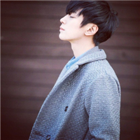 阳光个性95后男生头像空间图片 我的爱情只是我的自以为