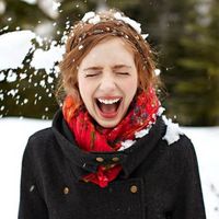 搞笑头像女生欧美流行2022最新版 说得真心只不过太年轻