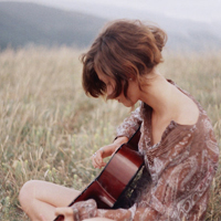 我不想靠回忆活着_颓废伤感风格微信空间素材