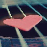 那一瞬间的感动唯美微信空间素材_爱情是什么形状需要你去比划