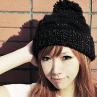 有些事需要小心翼翼_唯美高清的时尚美女微信空间图片