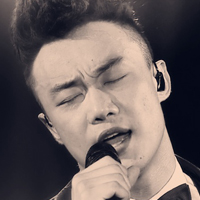 微信空间明星素材_用灵魂唱着幸福摩天轮的陈奕迅
