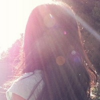 阳光下的女孩唯美微信空间素材_在你看不到的天空里我在等你到来