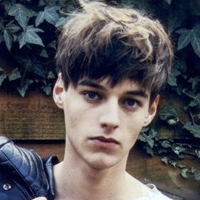 个性十足欧美男生微信空间素材 知道太多往往最难开心