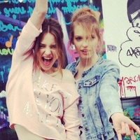 爱搞怪的欧美姐妹高清图片 感情深的闺蜜微信空间素材