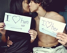 幸福浪漫情侣说说短语 相爱吧趁我们还爱