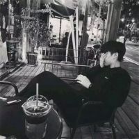 扣扣头像男生黑白图片帅气最新 以为你都懂所以不说痛